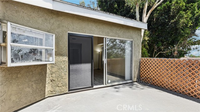 6816 Alondra Boulevard, Paramount CA: https://media.crmls.org/medias/602a5a2d-341e-481c-8724-f38a22c51d2f.jpg