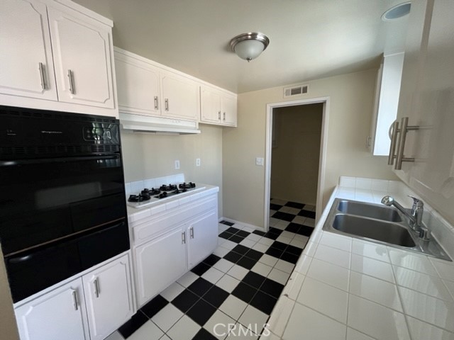 Detail Gallery Image 3 of 9 For 16211 Fantasia Ln, Huntington Beach,  CA 92649 - 3 Beds | 2 Baths