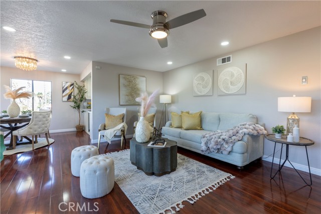 Detail Gallery Image 5 of 46 For 3530 Elm Ave #112,  Long Beach,  CA 90755 - 2 Beds | 2 Baths