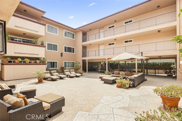 Detail Gallery Image 2 of 26 For 1121 N Olive Dr #209,  West Hollywood,  CA 90069 - 2 Beds | 2 Baths