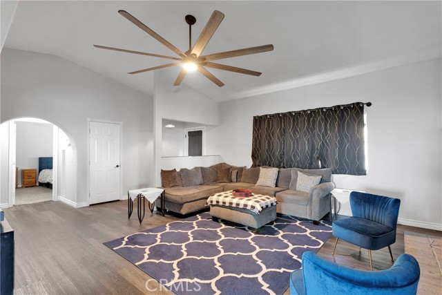 22752 Roundup Way, Apple Valley CA: https://media.crmls.org/medias/602dbb34-ab19-4707-b9de-3eccb1c4825e.jpg