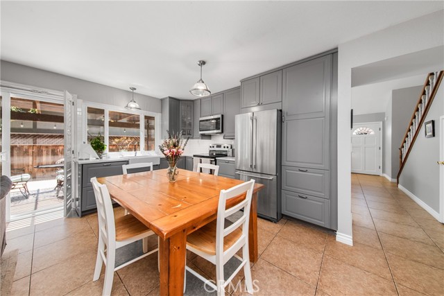 2060 Belgrave Court, Simi Valley CA: https://media.crmls.org/medias/602ded87-6872-4eac-bb86-d1256c56d3e4.jpg