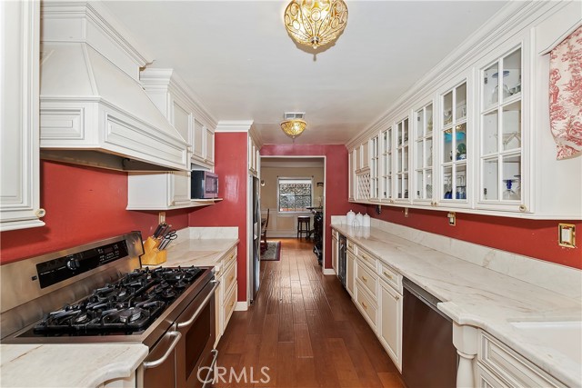 Detail Gallery Image 9 of 49 For 43035 Encino Rd, Big Bear Lake,  CA 92315 - 4 Beds | 3 Baths