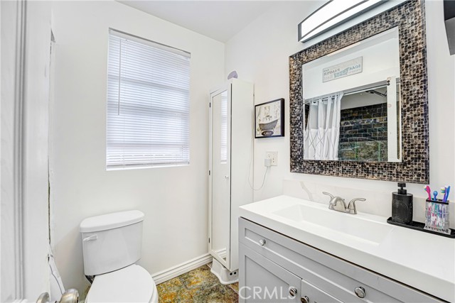 Detail Gallery Image 13 of 33 For 810 E 87th, Los Angeles,  CA 90002 - 4 Beds | 2 Baths