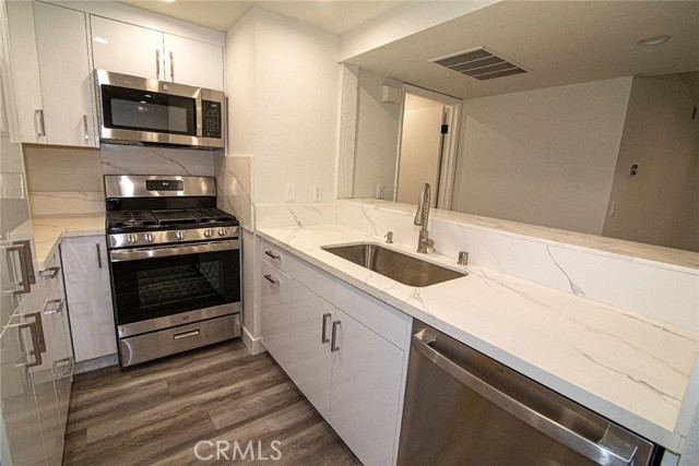 Detail Gallery Image 3 of 21 For 6275 Canoga Ave #73,  Woodland Hills,  CA 91367 - 2 Beds | 1 Baths