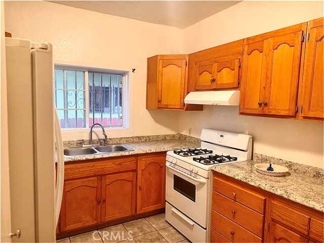 Detail Gallery Image 13 of 37 For 2129 30th W 30th, Los Angeles,  CA 90018 - 4 Beds | 1 Baths