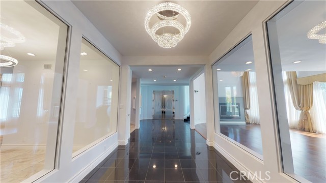 22500 N Summit Ridge Circle, Chatsworth CA: https://media.crmls.org/medias/6032f0dc-29a7-4cbc-9338-0c88173326ca.jpg