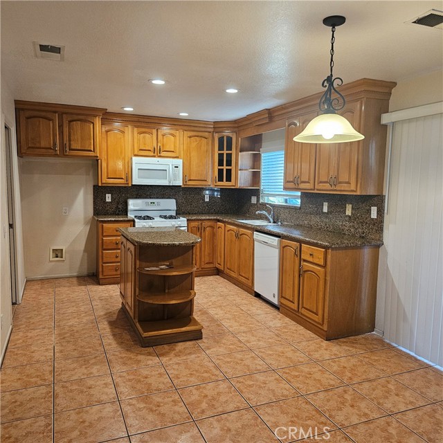 Detail Gallery Image 4 of 16 For 1030 Morning Sun Ln, Corona,  CA 92881 - 4 Beds | 2/1 Baths