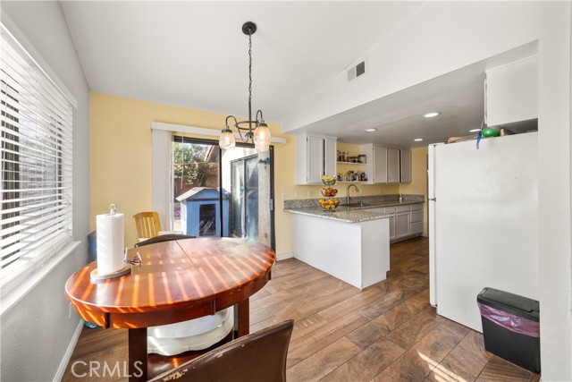 37112 Calle Amigo, Palmdale CA: https://media.crmls.org/medias/60336cb9-f0d2-419a-818c-536dfb2f627c.jpg