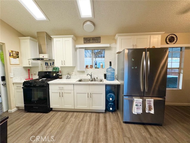 Detail Gallery Image 4 of 32 For 4901 Green River Rd #50,  Corona,  CA 92878 - 3 Beds | 2 Baths