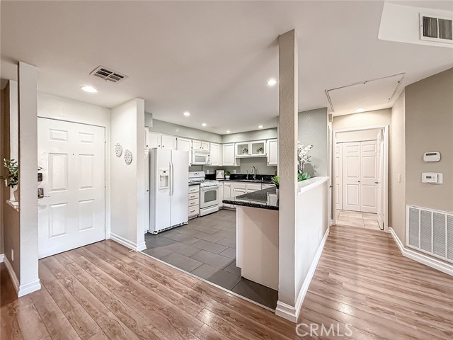 Detail Gallery Image 10 of 50 For 5420 Sylmar Ave #118,  Sherman Oaks,  CA 91401 - 2 Beds | 2 Baths