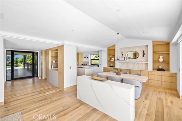 1075 Granville Drive, Newport Beach CA: https://media.crmls.org/medias/60350d88-44bb-47cc-b4ae-7c0da69eb2e2.jpg