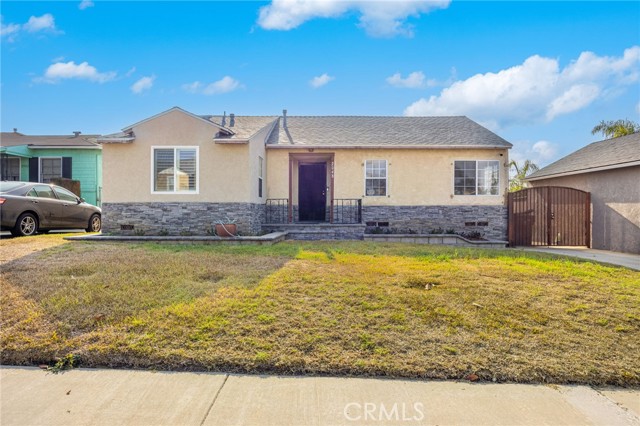 Detail Gallery Image 4 of 37 For 2048 W 109th St, Los Angeles,  CA 90047 - 4 Beds | 2 Baths