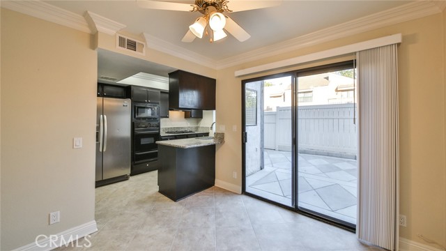 Detail Gallery Image 12 of 42 For 1013 W Linden St #5,  Riverside,  CA 92507 - 2 Beds | 1/1 Baths