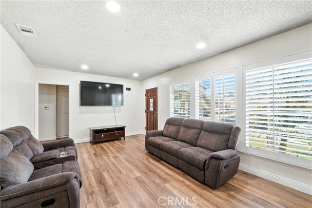 10507 Ben Avon Street, Whittier CA: https://media.crmls.org/medias/6035f260-2bef-4fb5-855a-ca34da4744bc.jpg