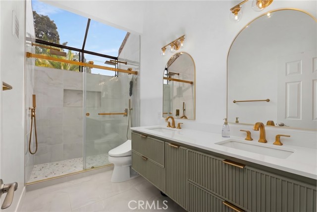 Front Image Thumbnail for CROC26083649