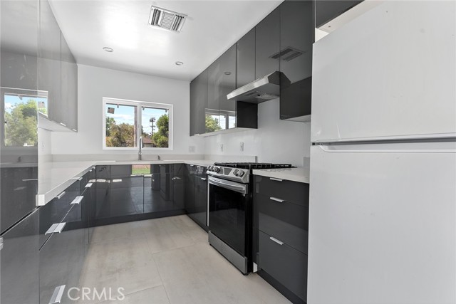 22723 Leonora Drive, Woodland Hills CA: https://media.crmls.org/medias/60371713-7d5e-495c-b34f-87ac08f390d1.jpg