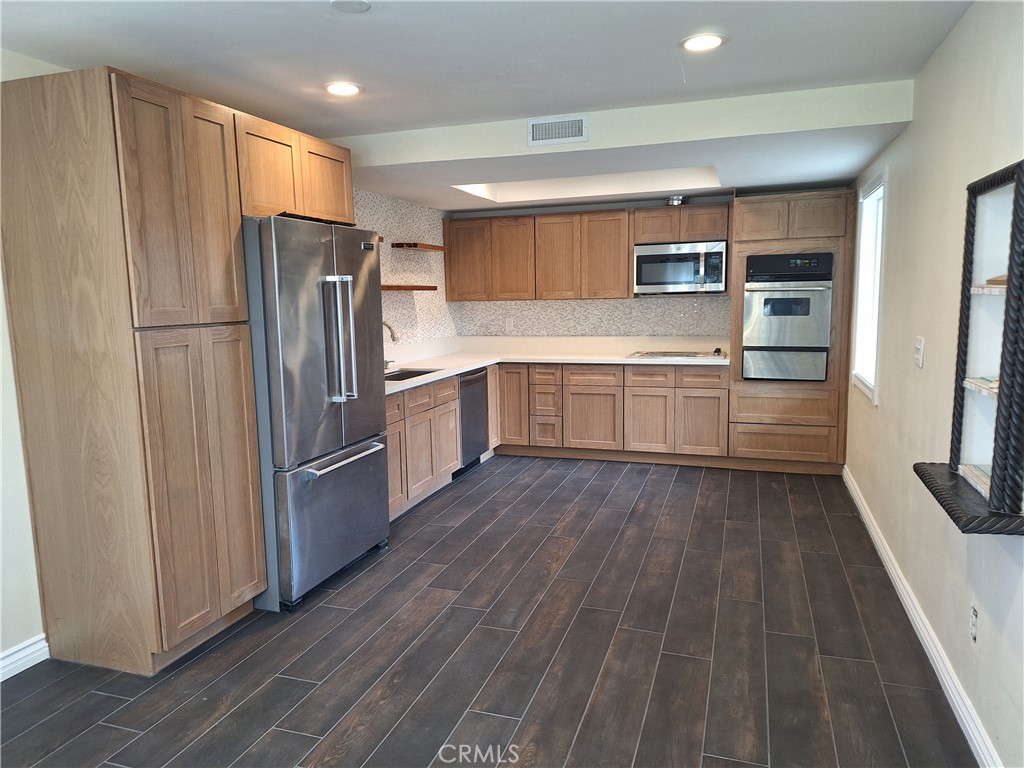 2305 Rockefeller Lane #A