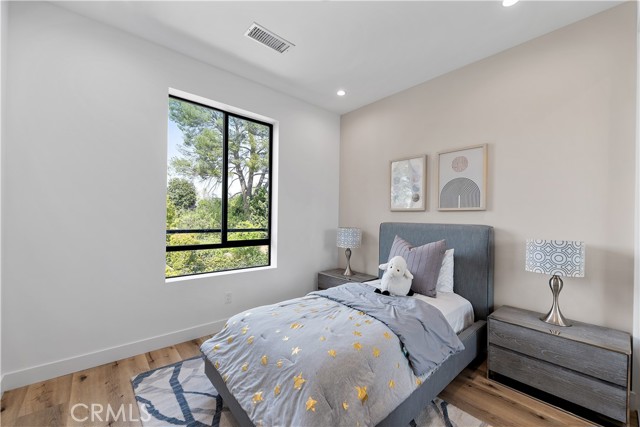 11860 W Flower, Valley Village CA: https://media.crmls.org/medias/6037f3ec-c18e-4635-bd31-cf9436f9de3b.jpg