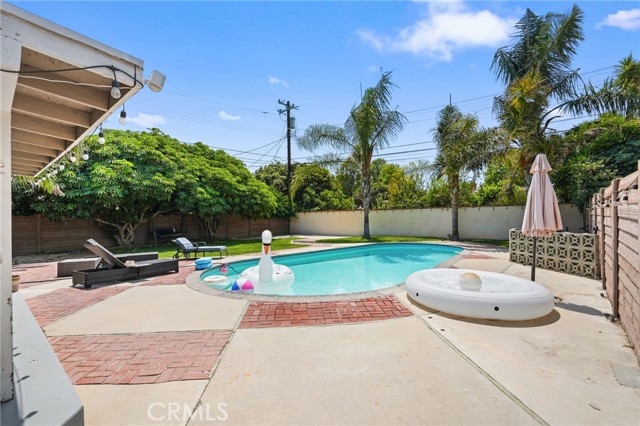 8745 Valjean Avenue, North Hills CA: https://media.crmls.org/medias/6038409a-4864-43bb-80c3-4440f4212211.jpg