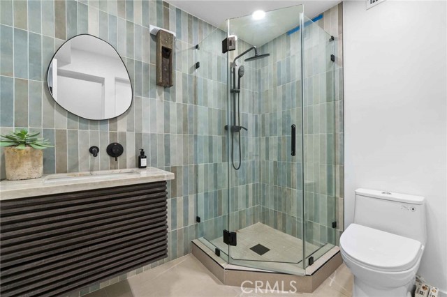2416 Palm Avenue, Manhattan Beach CA: https://media.crmls.org/medias/60384ce5-a22e-436f-a5f5-e36e74315f68.jpg
