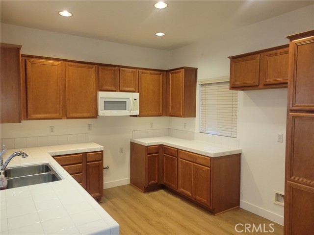 Detail Gallery Image 8 of 26 For 16751 Silica Dr, Victorville,  CA 92395 - 3 Beds | 2 Baths