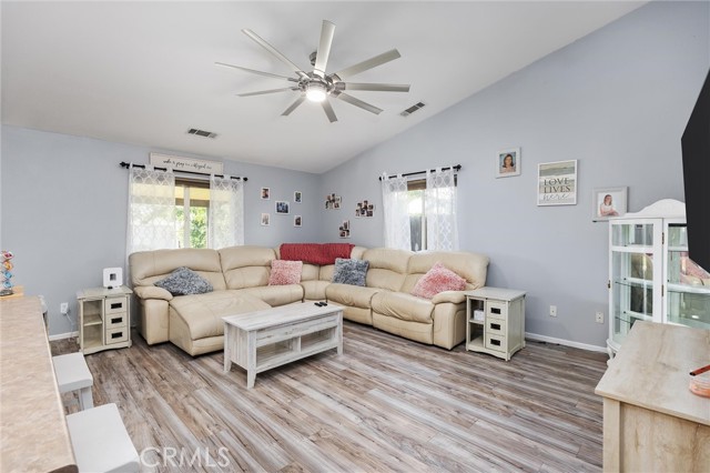 Detail Gallery Image 8 of 37 For 12305 Quiet Pasture Dr, Bakersfield,  CA 93312 - 4 Beds | 2 Baths