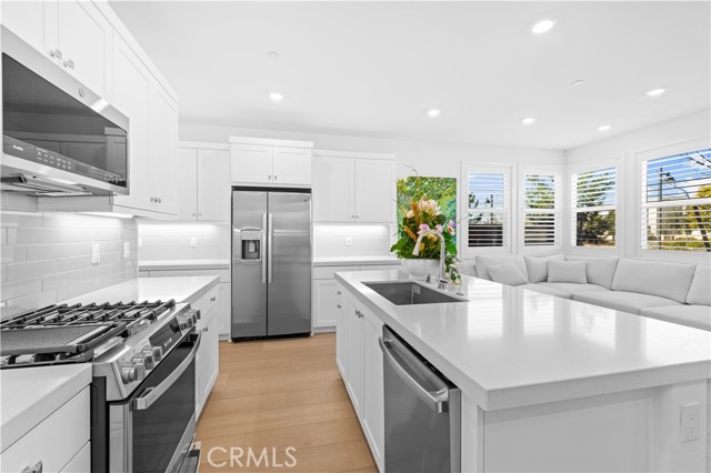 Detail Gallery Image 15 of 39 For 410 Lobata, Irvine,  CA 92618 - 4 Beds | 3/1 Baths