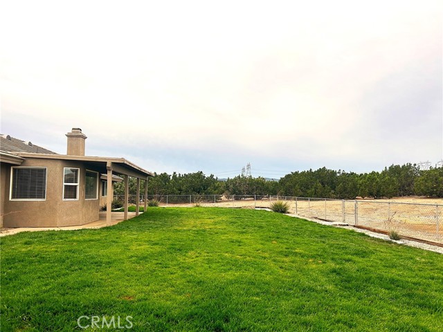 7076 Cataba Road, Oak Hills CA: https://media.crmls.org/medias/60398146-c7be-4a59-9628-ab5f941d3277.jpg