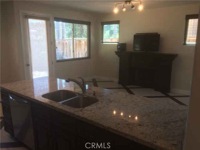 Detail Gallery Image 9 of 28 For 2091 Lake Shore Dr #B,  Chino Hills,  CA 91709 - 3 Beds | 2/1 Baths