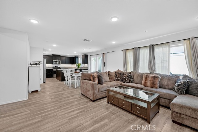 Detail Gallery Image 12 of 31 For 32970 Pacifica Pl, Lake Elsinore,  CA 92530 - 4 Beds | 3 Baths