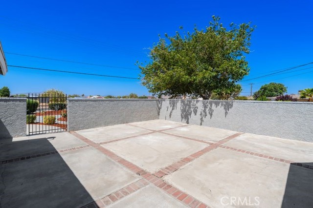 16233 Manzanita Street, Hesperia CA: https://media.crmls.org/medias/603b15d1-10c4-4d5e-9446-8ff96486c6af.jpg