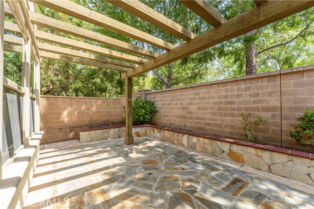 52 Norwich, Irvine CA: https://media.crmls.org/medias/603b49af-029d-4b0f-8b6c-786ee94be4bb.jpg