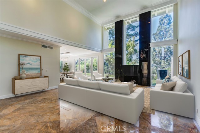 1 Rue Biarritz, Newport Beach CA: https://media.crmls.org/medias/603b5289-d861-410b-85af-c6a3f365dab1.jpg