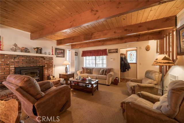 301 Downey Drive, Big Bear City CA: https://media.crmls.org/medias/603bedf7-8ed8-4693-83d6-6d436e76160f.jpg