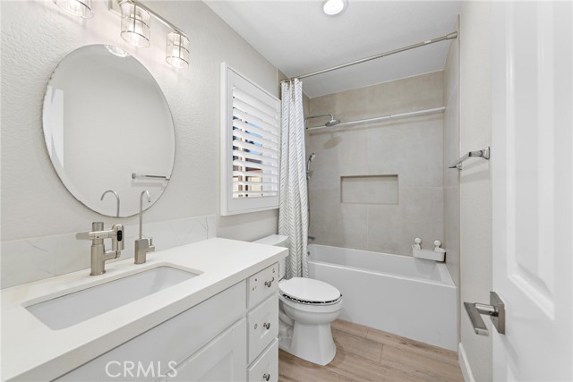 165 Church Place, Irvine CA: https://media.crmls.org/medias/603f72f4-577c-4aeb-b95e-bde3237d9abe.jpg