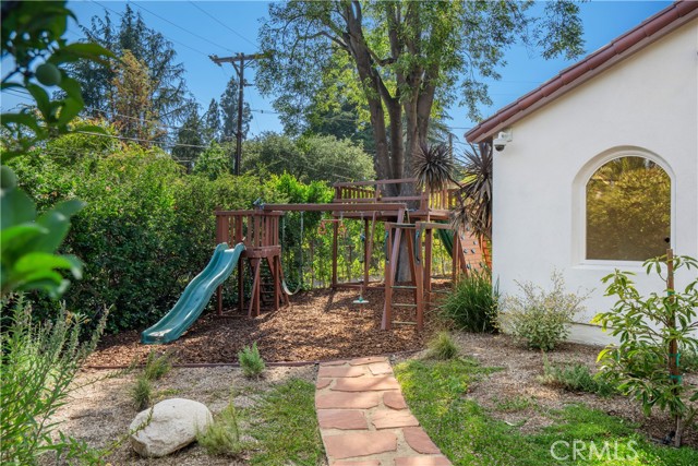 1247 Journeys End Drive, La Canada Flintridge CA: https://media.crmls.org/medias/603f9510-cebb-46a0-a889-f3df5024b10b.jpg