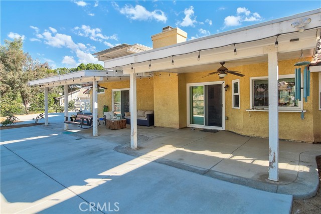18687 Chickory Drive, Riverside CA: https://media.crmls.org/medias/60409e9b-934c-419e-93a8-67bdef4c7f64.jpg