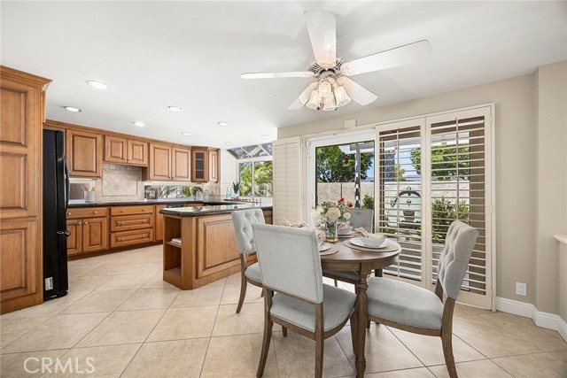 45 Colonial, Irvine CA: https://media.crmls.org/medias/6040c009-cb71-42c3-871c-c41730cbb97f.jpg