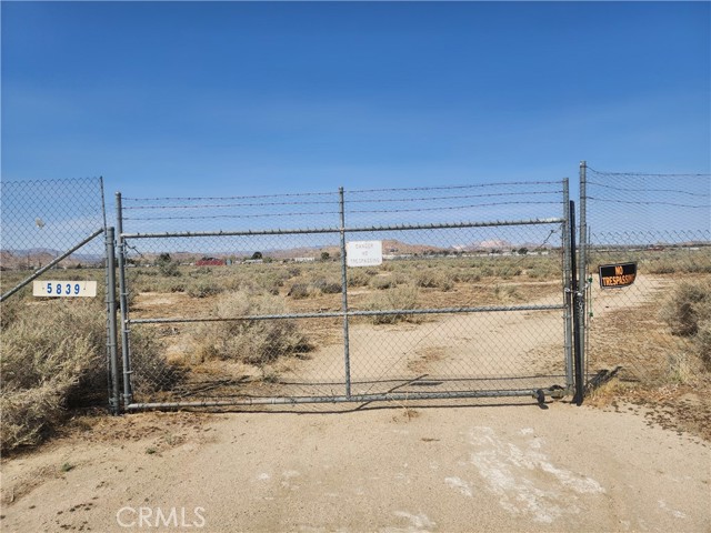 42302 Encanto way, Rosamond CA: https://media.crmls.org/medias/6040c5fb-6597-4f9f-bbf2-64ad6ed67361.jpg
