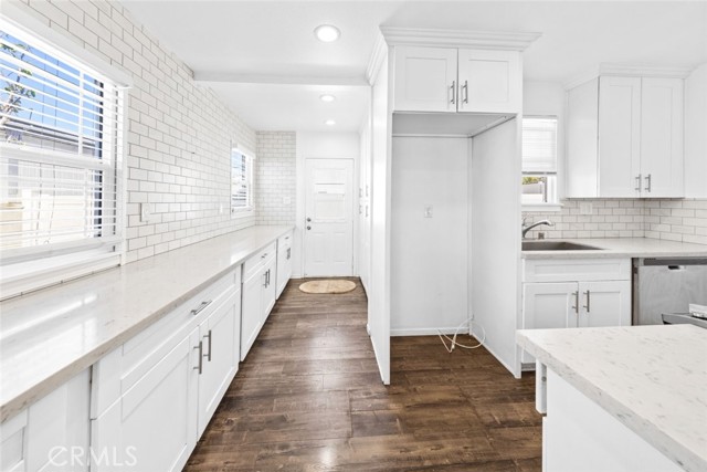 Detail Gallery Image 6 of 22 For 10717 Cantara St, Sun Valley,  CA 91352 - 3 Beds | 2 Baths