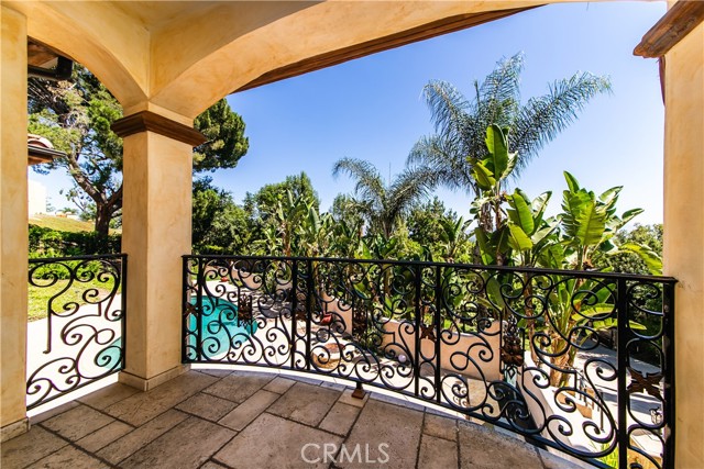 Detail Gallery Image 25 of 38 For 19554 Wells Dr, Tarzana,  CA 91356 - 5 Beds | 6 Baths