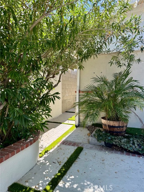 Detail Gallery Image 8 of 8 For 22972 Avenue San Luis #B,  Woodland Hills,  CA 91364 - 1 Beds | 2 Baths