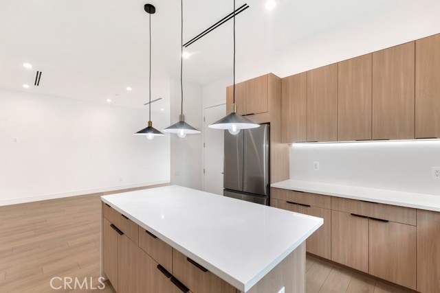 Detail Gallery Image 8 of 30 For 16510 San Fernando Mission Blvd, Granada Hills,  CA 91344 - 4 Beds | 4 Baths