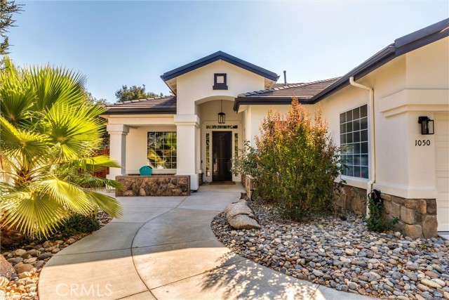 1050 Sleepy Hollow Road, Paso Robles CA: https://media.crmls.org/medias/60423d42-26db-4f77-bea4-031738caf6a3.jpg