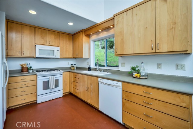 17023 Hofacker Lane, Lower Lake CA: https://media.crmls.org/medias/60427e41-1f41-4e9e-8e92-1fd04e6d52f2.jpg