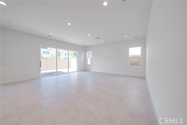 Detail Gallery Image 3 of 31 For 121 Wild Flower, Lake Forest,  CA 92630 - 5 Beds | 5 Baths