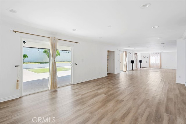 Detail Gallery Image 10 of 70 For 17211 Orozco St, Granada Hills,  CA 91344 - 5 Beds | 5/1 Baths