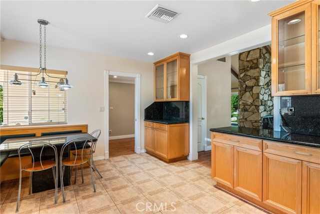 Detail Gallery Image 7 of 34 For 4432 Leydon Ave, Woodland Hills,  CA 91364 - 3 Beds | 2 Baths