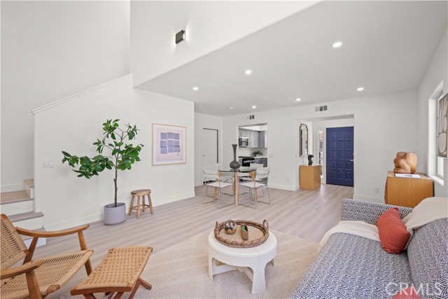 314 Lola Avenue, Pasadena CA: https://media.crmls.org/medias/6043d7b9-9a31-4050-96d7-be839fbb33a2.jpg